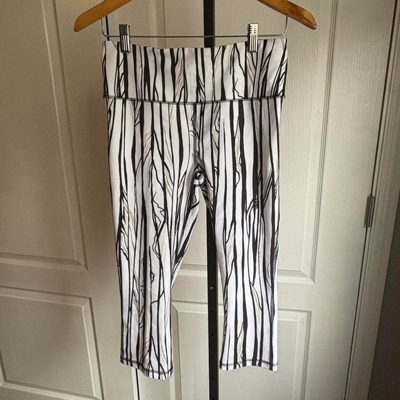 DSG Black and white‎ capri leggings - Picture 1 of 5